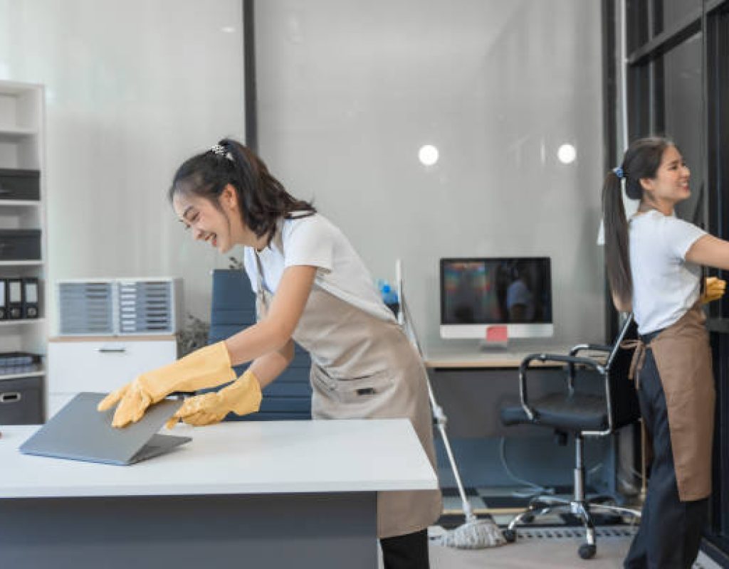 Reliable cleaning services maintaining professional appearance for businesses
